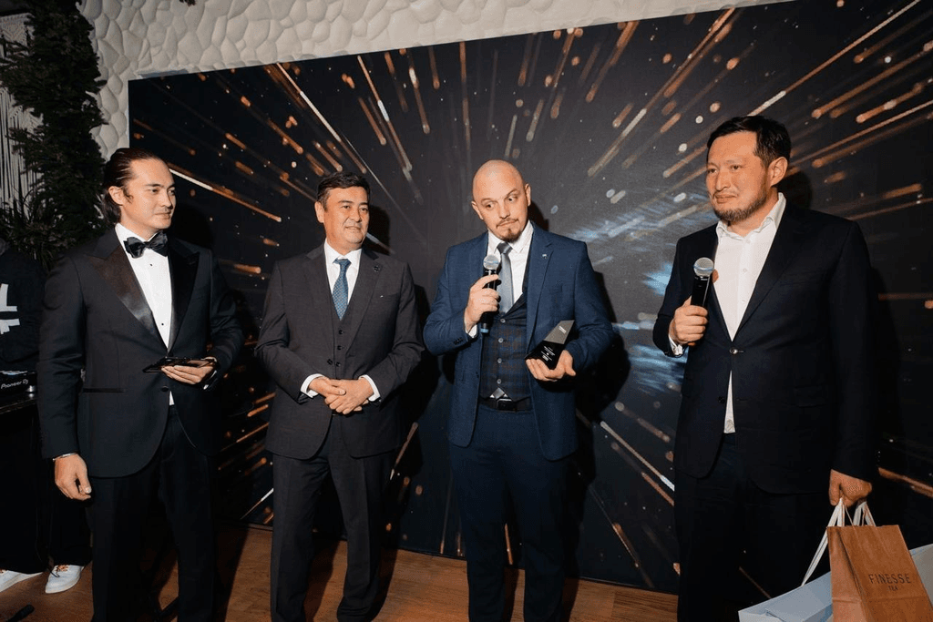 Команда AURA на церемонии ABBA Awards